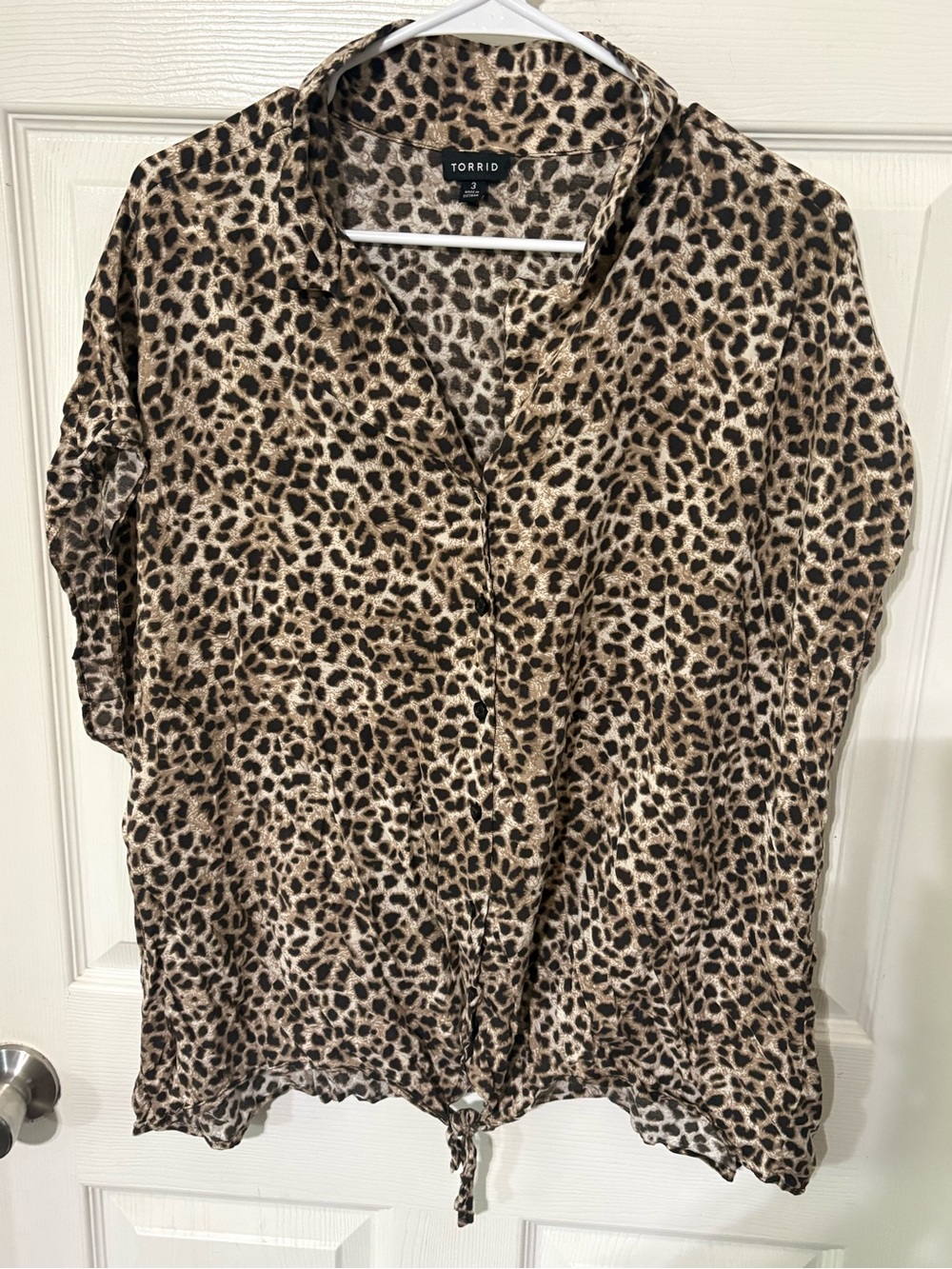torrid Leopard Print Button-Front Tie-Hem Top sz. 3
